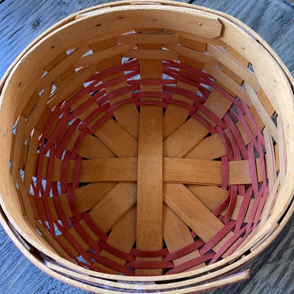 Longaberger basket with handles - Picture 2 of 3
